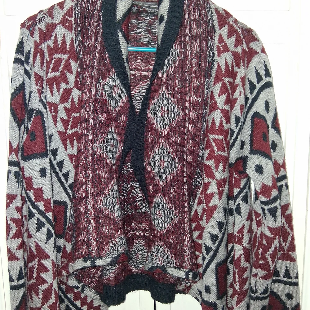 A Knitch Above Geometric Pattern Sweater Cardigan - Red and Black - Picture 3 of 8